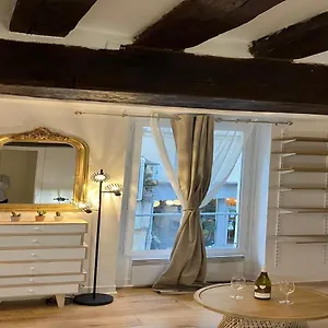 Appartamento Elegant Retreat By Le Marais, Parigi